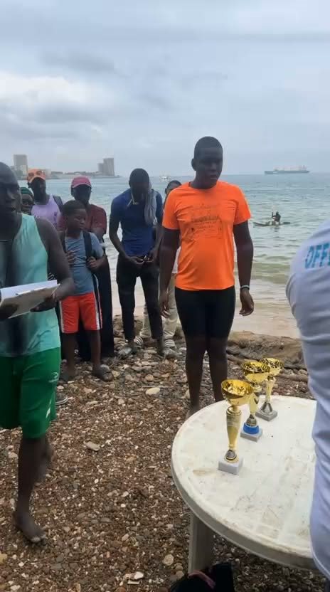 Mansour Arona Ndiaye lors de la remise des trophées à Anse-Bernard